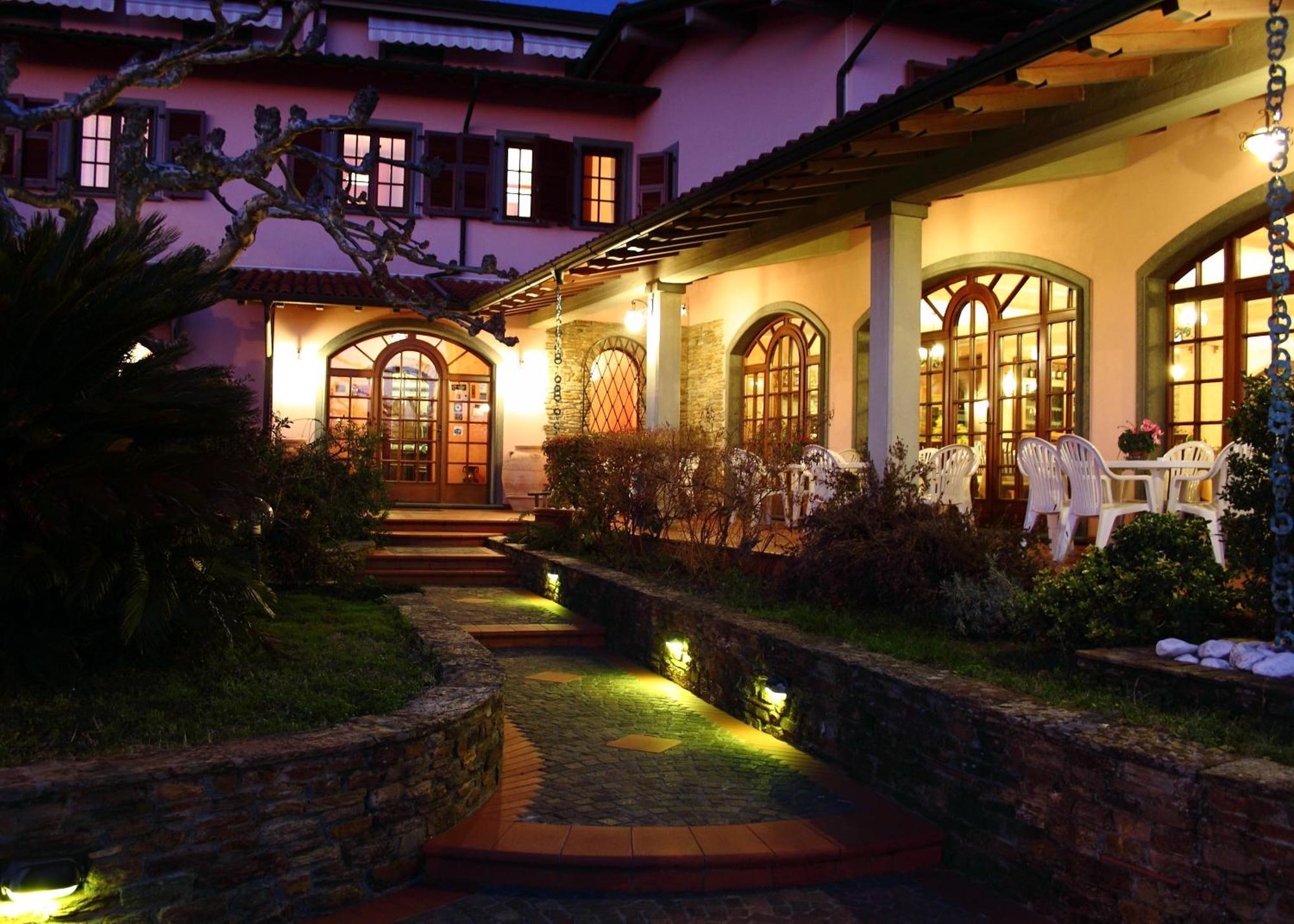 Hotel Il Buongustaio Massa  Buitenkant foto